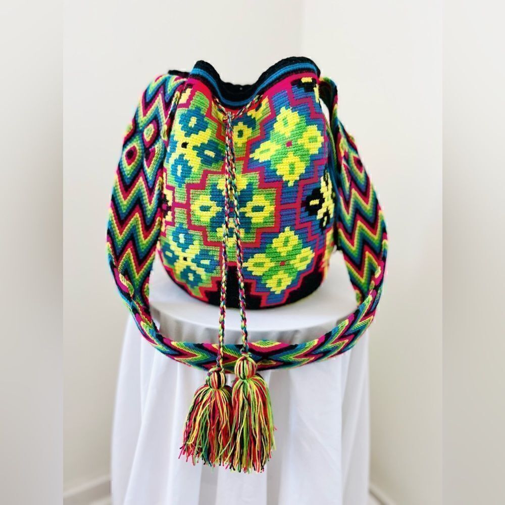 HANDMADE AUTHENTIC WAYUU COLUMBIAN BUCKET BAG